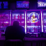 Neon-beer-vintage-bar