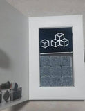 Coffret-cadeau-9-glacons-en-pierre-gris-fonce-boite-blanche-avec-sac