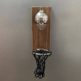 decapsuleur-mural-panier-de-basket-sur-un-mur